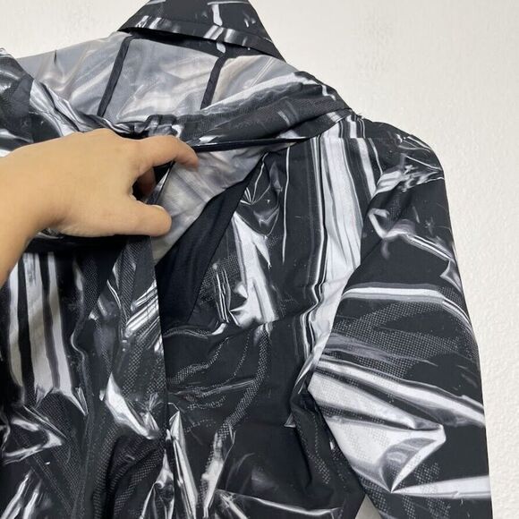 Nike SHIELD Jacket Medium Full-Zip Running Black Mesh Panel Hide Away Hooded - Picture 14 of 15